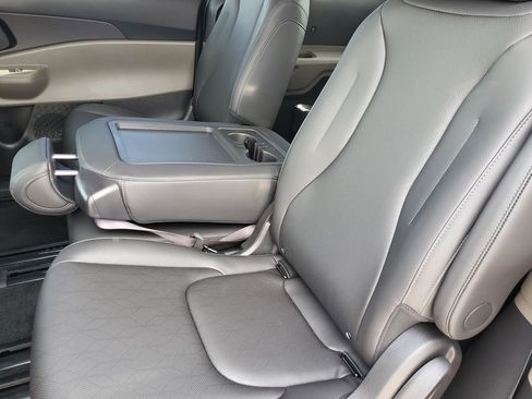 New 2026 Kia Carnival EX FWD image 11