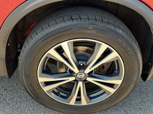 Used 2020 Nissan Rogue SV image 34