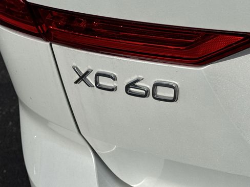Used 2024 Volvo XC60 B5 Ultimate w/ Protection Package Premier image 21