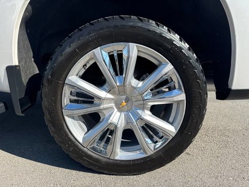 Used 2023 Chevrolet Silverado 1500 High Country w/ High Country Premium Package AWD/4WD image 28