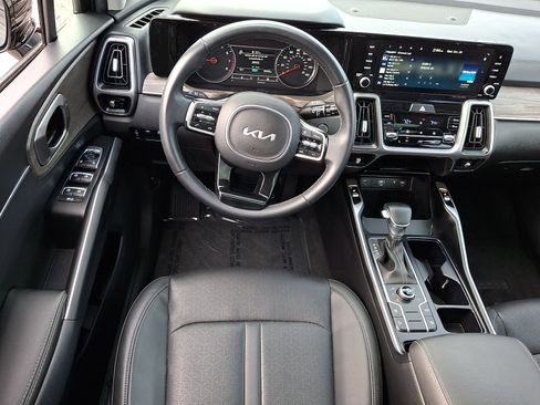 Used 2023 Kia Sorento S w/ Panoramic Sunroof Package image 12