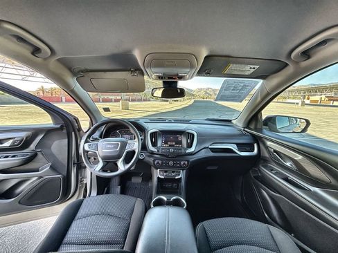 Used 2023 GMC Terrain SLE w/ Driver Convenience Package image 11