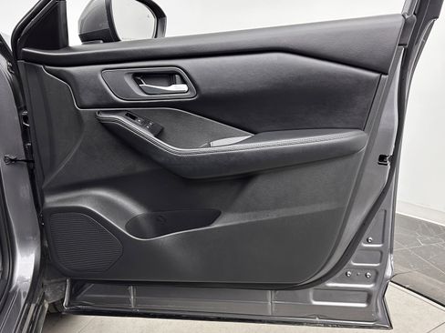 Used 2024 Nissan Rogue SV image 32