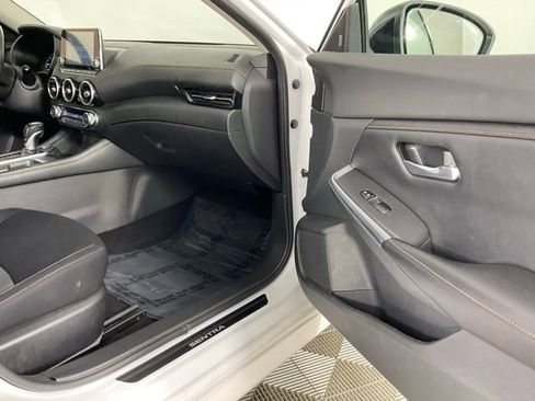 Used 2022 Nissan Sentra SR w/ Electronics Package FWD image 18