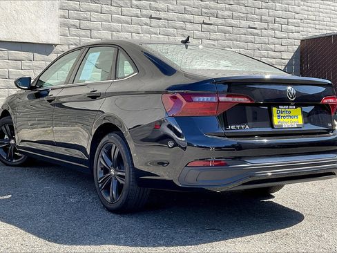 Used 2022 Volkswagen Jetta SE w/ Panoramic Sunroof Package image 10