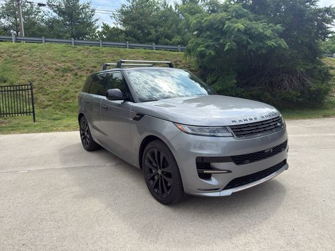 Used 2025 Land Rover Range Rover Sport Dynamic SE AWD/4WD image 3