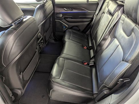 Used 2023 Jeep Grand Cherokee Overland image 16