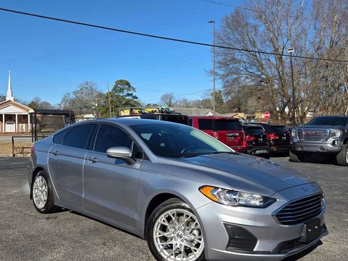 Used 2020 Ford Fusion SE FWD image 8
