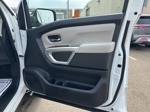 Used 2021 Nissan Titan SV w/ SV Convenience Package image 36