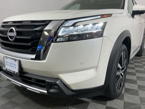 Used 2023 Nissan Pathfinder Platinum image 9