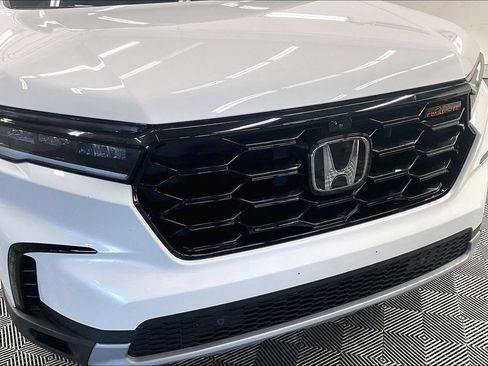 Used 2025 Honda Pilot TrailSport image 29