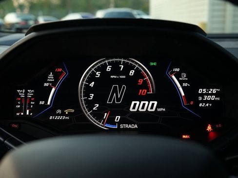 Used 2020 Lamborghini Huracan EVO image 14