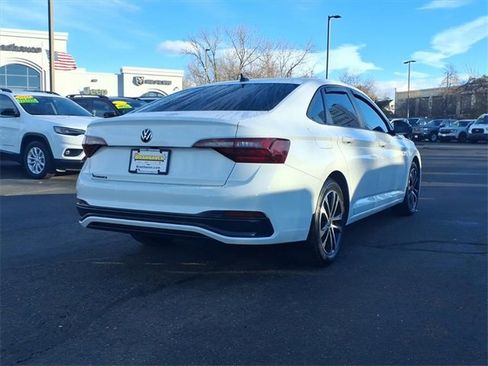 Used 2024 Volkswagen Jetta Sport image 3