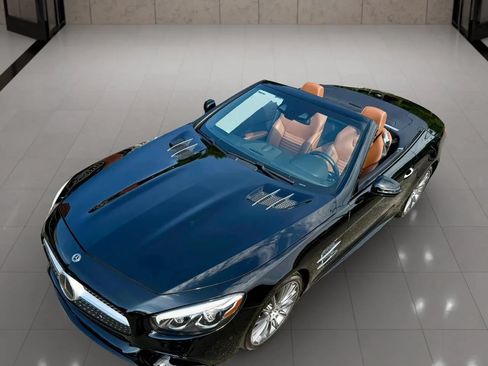 Used 2020 Mercedes-Benz SL 550 image 26
