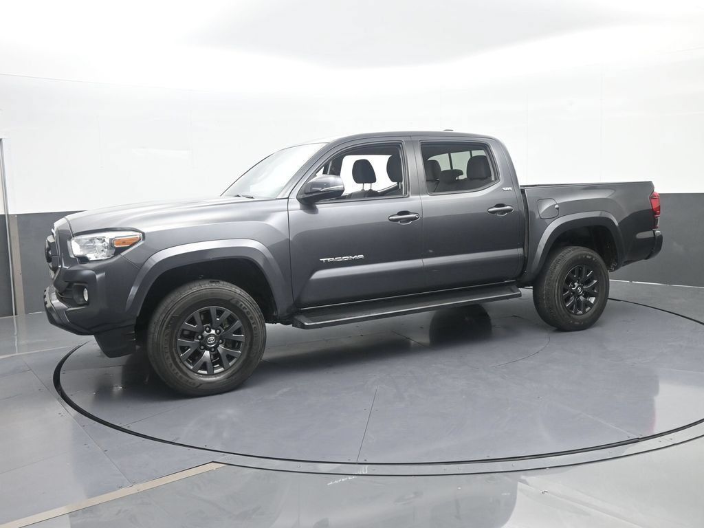 Used 2022 Toyota Tacoma SR5 w/ Technology Package RWD image 2