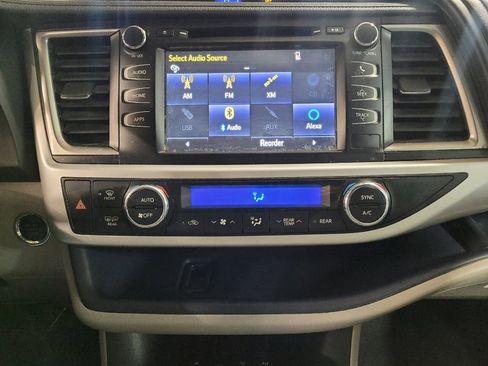 Used 2017 Toyota Highlander XLE image 25