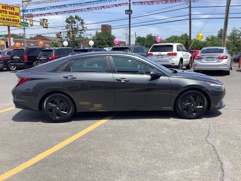 Used 2021 Hyundai Elantra SEL w/ Convenience Package FWD image 8