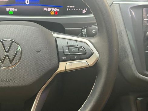 Used 2024 Volkswagen Tiguan SE w/ Panoramic Sunroof Package FWD image 18