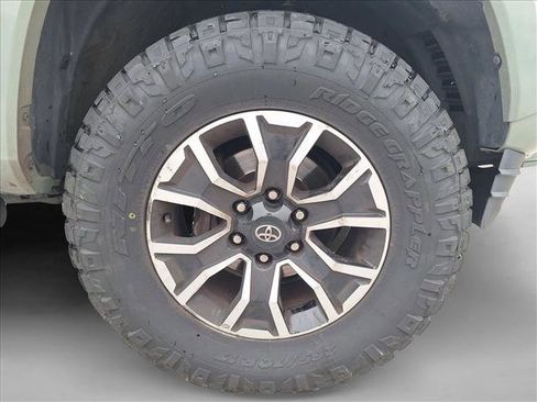 Used 2022 Toyota Tacoma TRD Sport image 17
