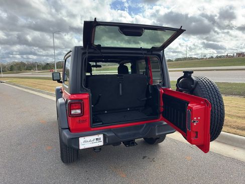 Used 2020 Jeep Wrangler Sport image 18