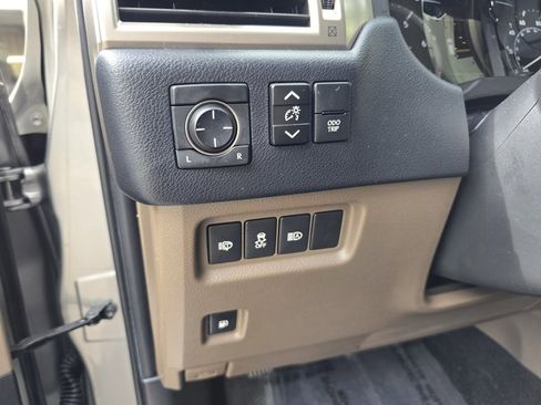 Used 2020 Lexus GX 460 Premium image 32