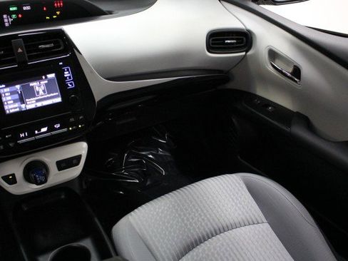 Used 2018 Toyota Prius Two image 27