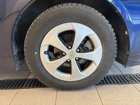 Used 2012 Toyota Prius Two image 7