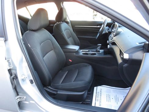 Used 2022 Nissan Altima 2.5 SV image 11