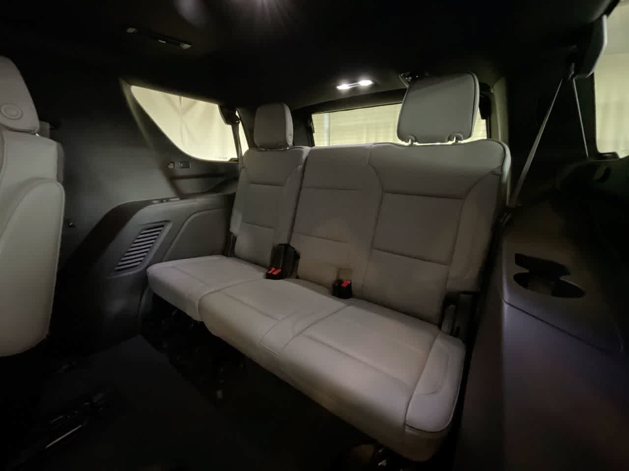 Used 2023 GMC Yukon SLT w/ SLT Luxury Package AWD/4WD image 24