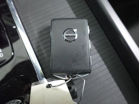 Used 2023 Volvo XC60 B5 Core image 33