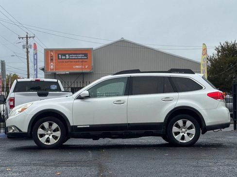 Used 2010 Subaru Outback 2.5i Limited image 18