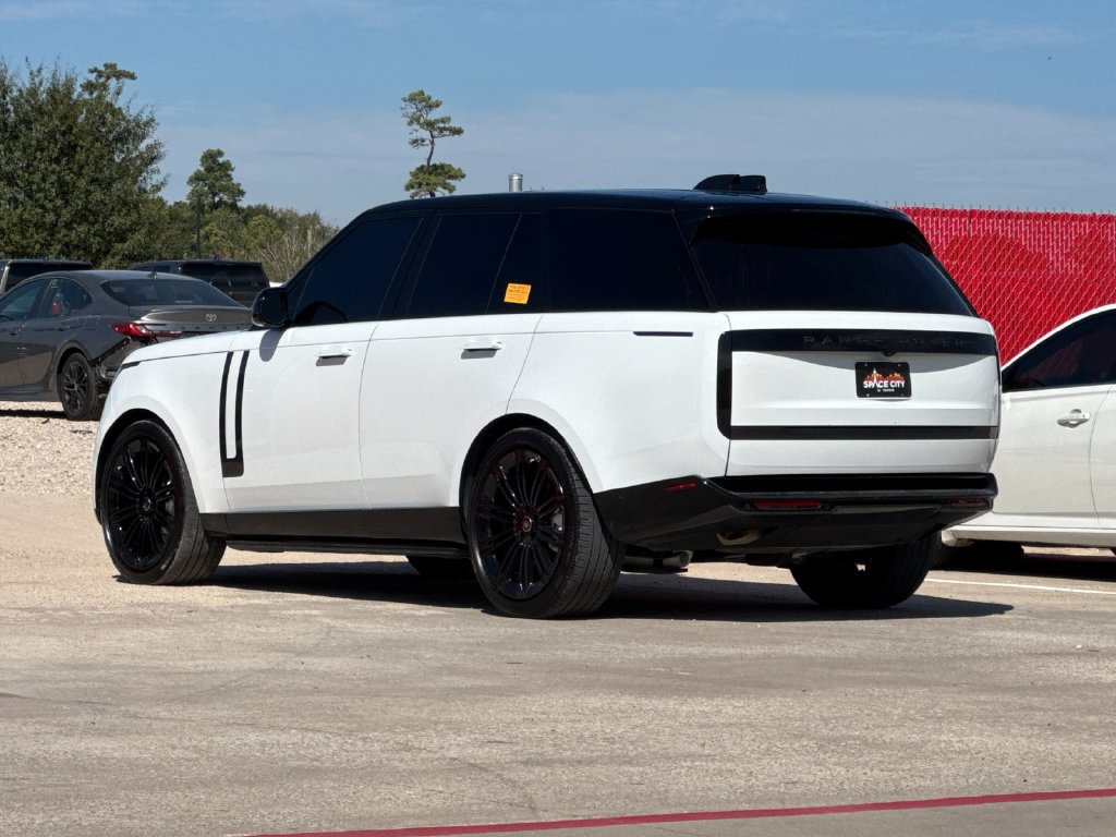 Used 2025 Land Rover Range Rover SE AWD/4WD image 4