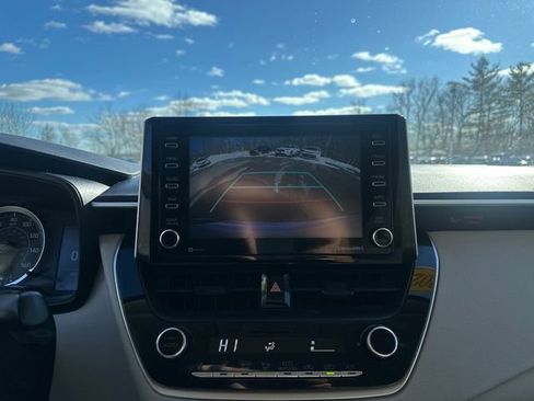 Used 2021 Toyota Corolla LE image 31