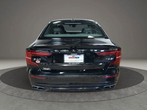 Used 2019 Volvo S60 T8 R-Design image 4