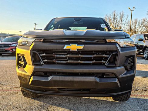 Used 2024 Chevrolet Colorado W/T image 2