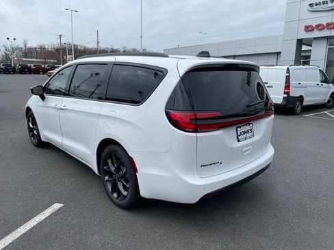New 2026 Chrysler Pacifica Select w/ S Appearance Package FWD image 5