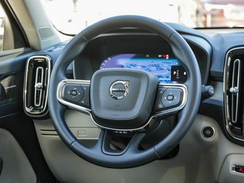 Used 2024 Volvo XC40 B5 Plus w/ Climate Package AWD/4WD image 17