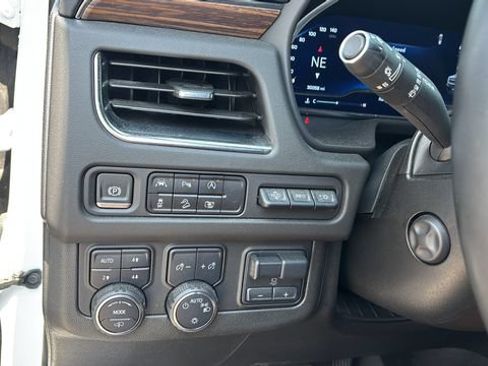 Used 2024 Chevrolet Suburban High Country AWD/4WD image 22