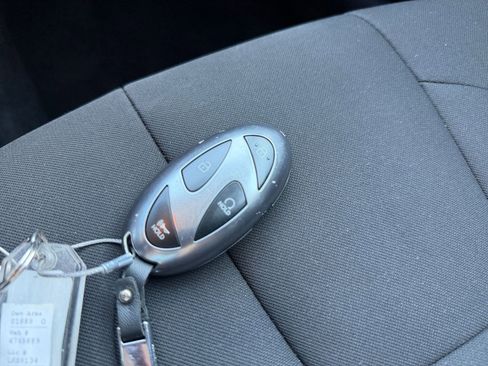 Used 2025 Hyundai Elantra SEL image 27