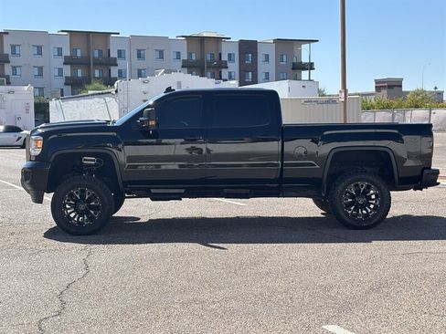 Used 2017 GMC Sierra 2500 Denali w/ Duramax Plus Package AWD/4WD image 8