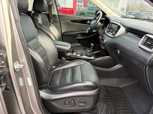 Used 2019 Kia Sorento SX image 18