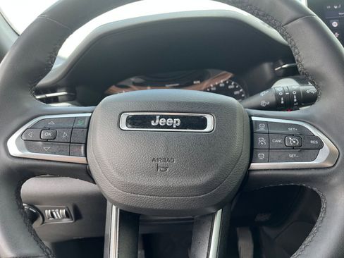 Used 2025 Jeep Compass Limited AWD/4WD image 29