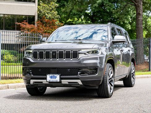 Used 2022 Jeep Wagoneer Series III w/ Premium Group I RWD image 2