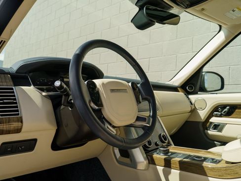 Used 2019 Land Rover Range Rover HSE AWD/4WD image 4
