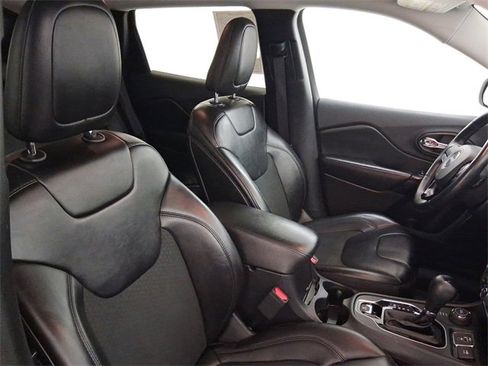 Used 2019 Jeep Cherokee Latitude Plus image 14