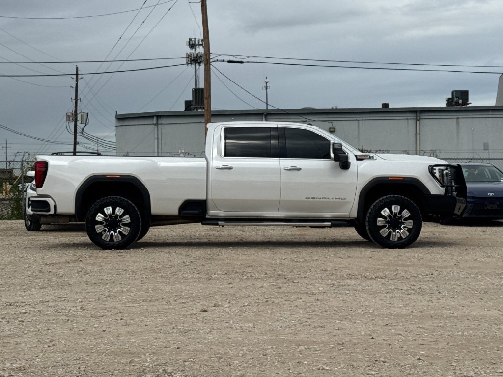 Used 2024 GMC Sierra 3500 Denali w/ Technology Package AWD/4WD image 7