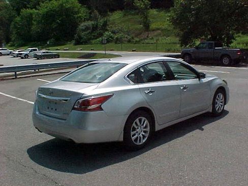 Used 2014 Nissan Altima 2.5 S w/ Display Audio Package FWD image 28