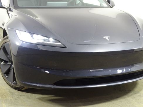 Used 2025 Tesla Model 3 Long Range image 38