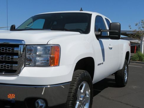 Used 2013 GMC Sierra 2500 SLT w/ SLT Convenience Package AWD/4WD image 21