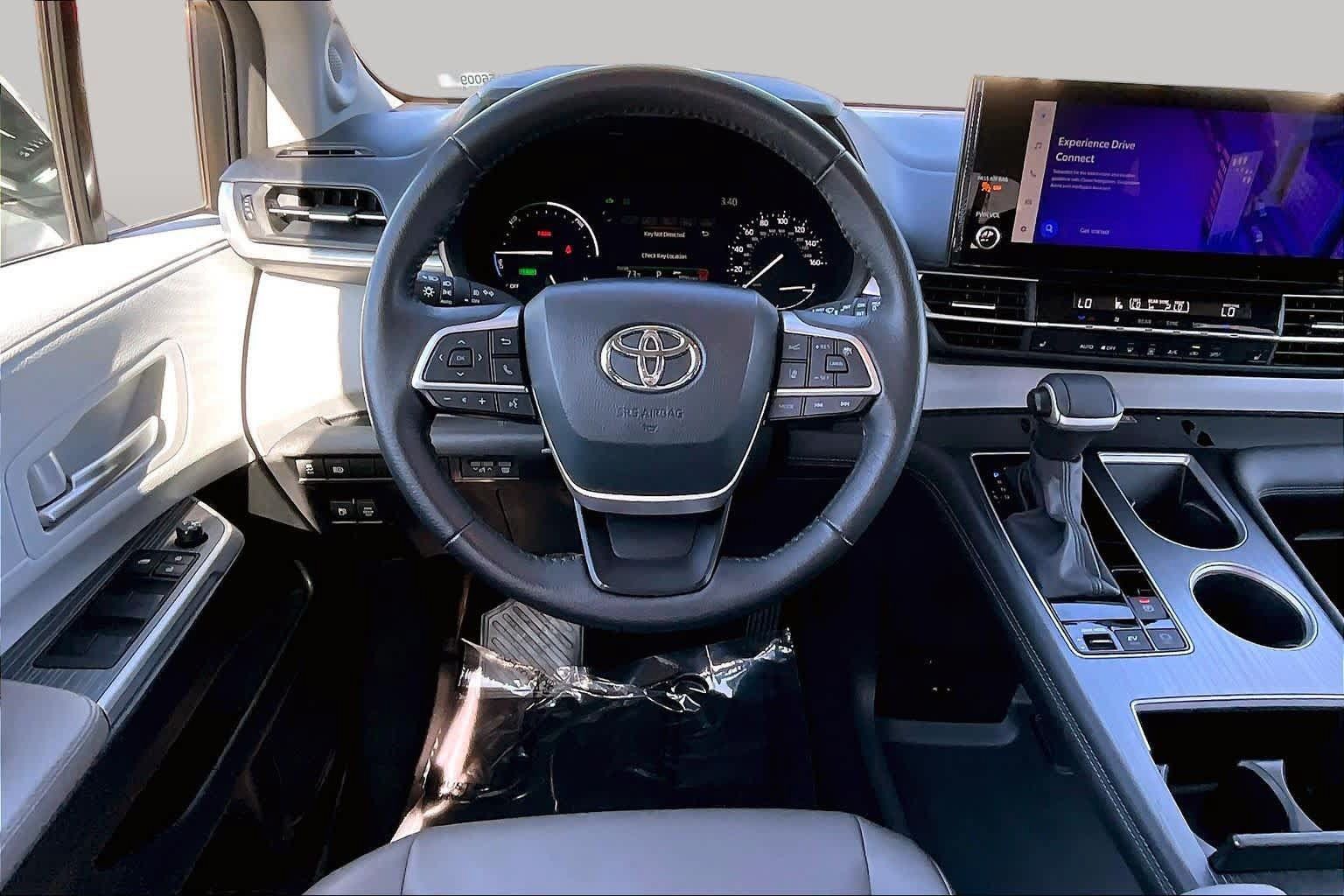 Certified 2025 Toyota Sienna XLE w/ XLE Plus Package AWD/4WD image 5